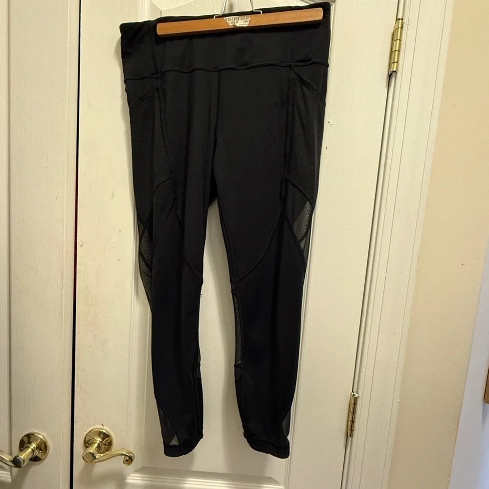 Lululemon Size10 Black Sweat
Your Heart Out Crop 21" Leggings
Pants Mesh Panels